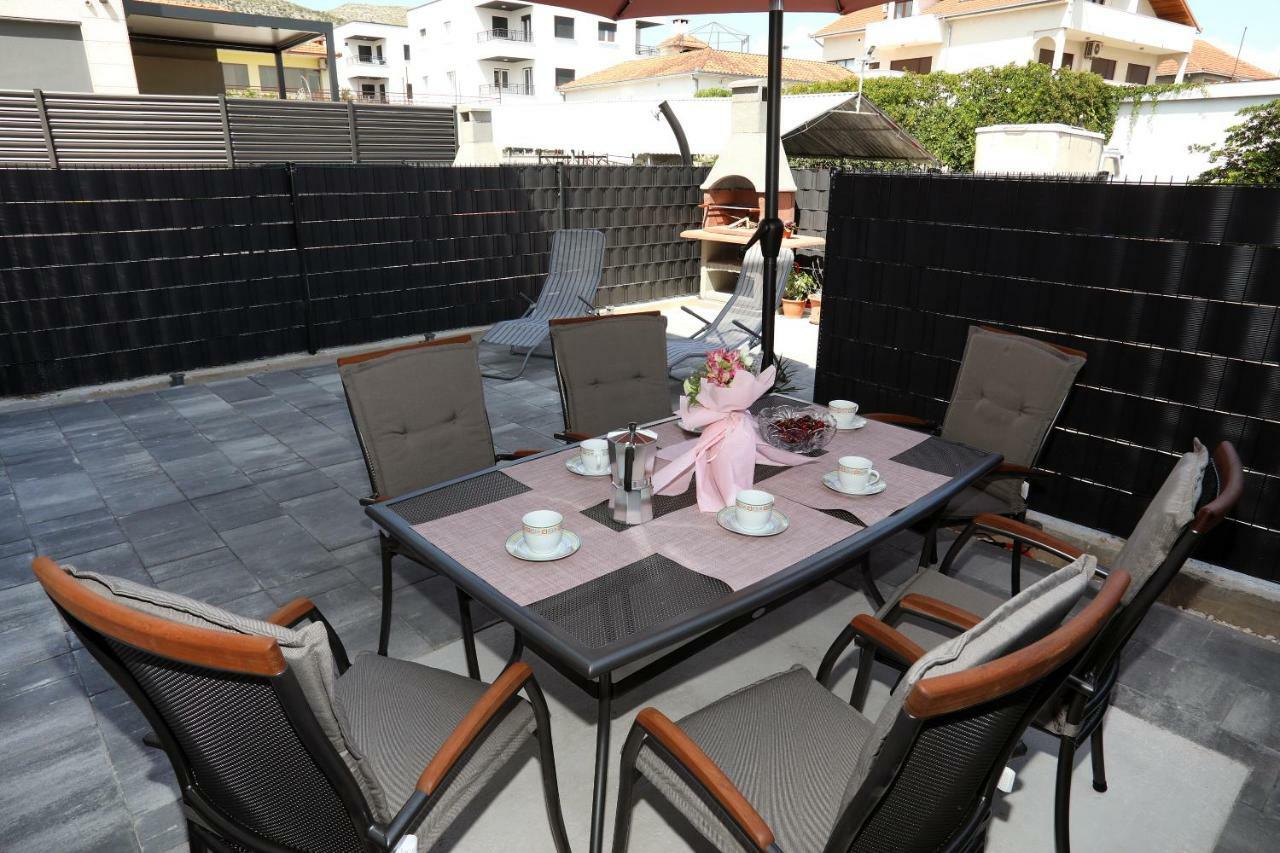 Apartment Little Marijeta Trogir Exterior foto